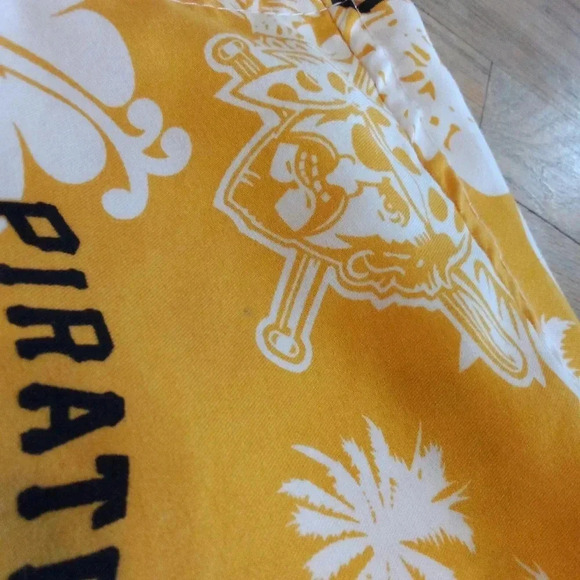 Pittsburgh Pirates Button Down Short Sleeve Hawaiian Shirt Size XL - Picture 7 of 10